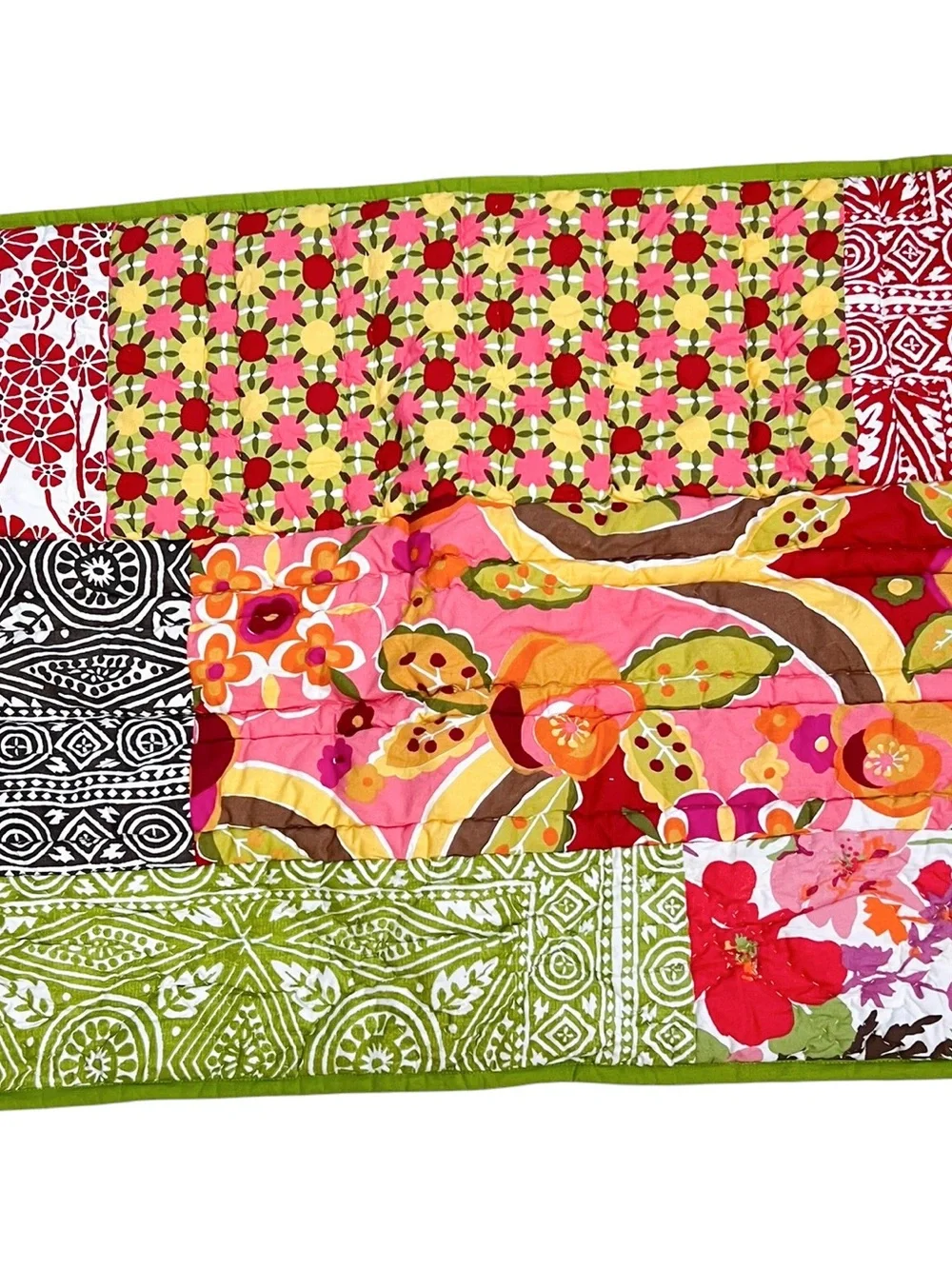 2 Pottery Barn Quilted Patchwork Pattern Floral Standard Shams 26”x20”